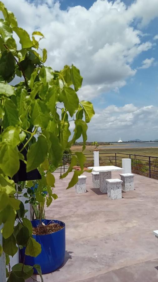 Lake Edge Resort أنرادابورام المظهر الخارجي الصورة