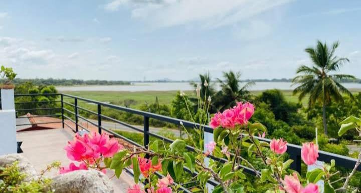 Lake Edge Resort أنرادابورام المظهر الخارجي الصورة