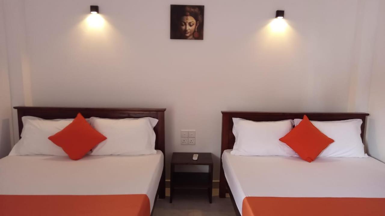 Lake Edge Resort أنرادابورام المظهر الخارجي الصورة