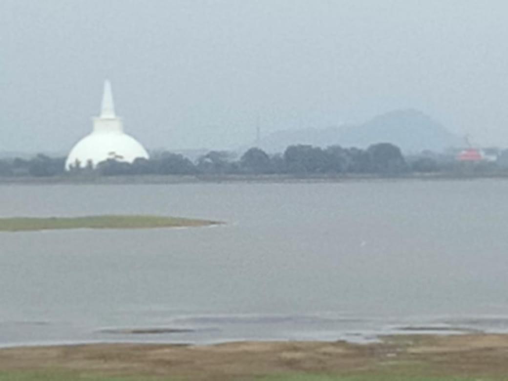 Lake Edge Resort أنرادابورام المظهر الخارجي الصورة