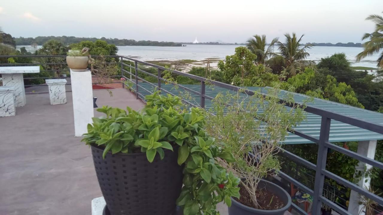 Lake Edge Resort أنرادابورام المظهر الخارجي الصورة
