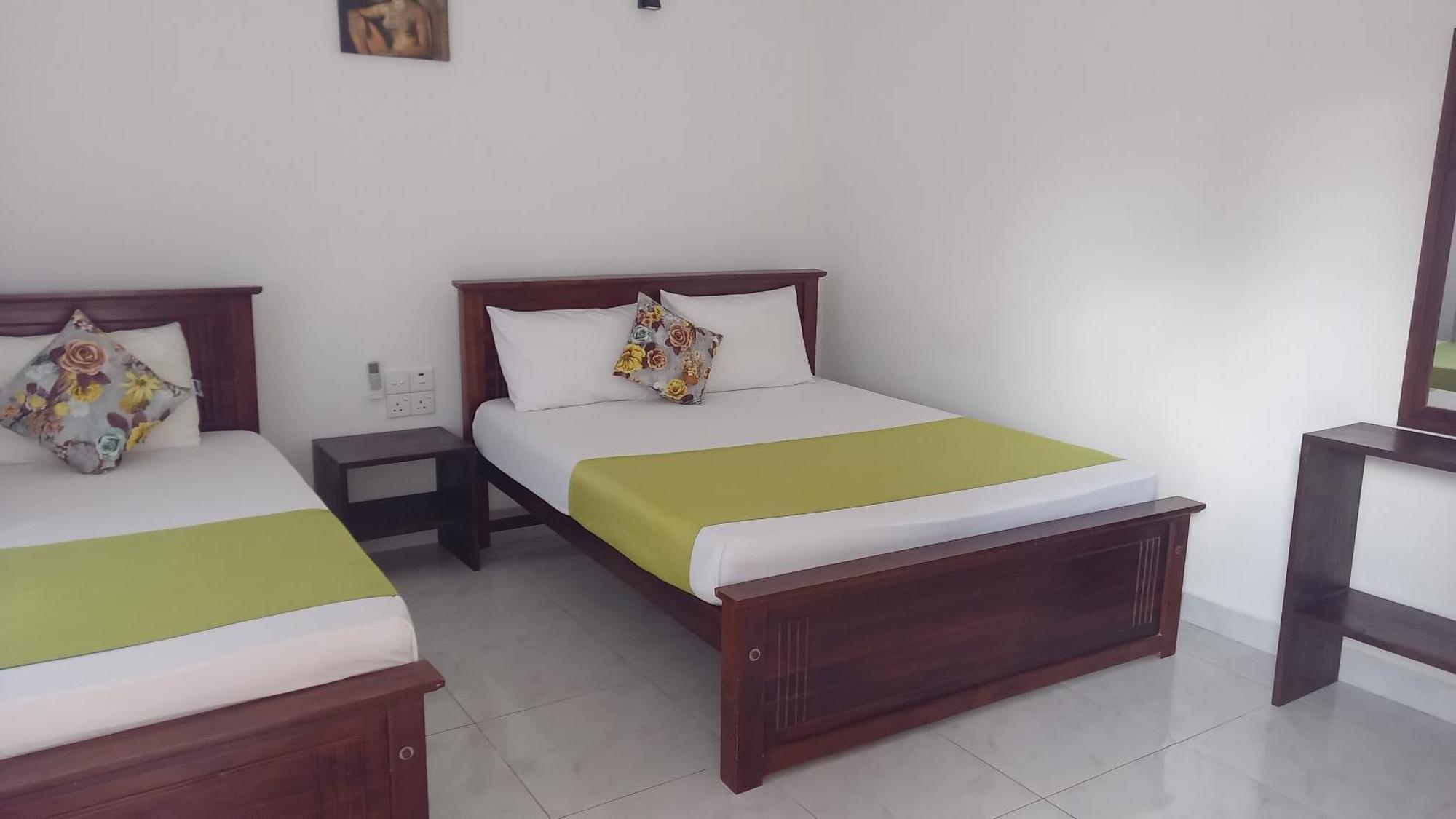 Lake Edge Resort أنرادابورام المظهر الخارجي الصورة